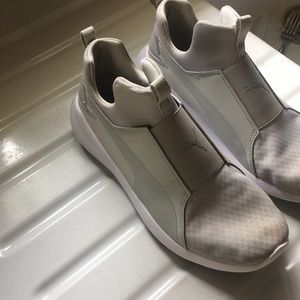 Women’s Slip-On Puma Sneakers *Like New*